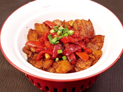 大厨四宝酱香风味干锅酱应用-干锅烧辣椒土猪肉