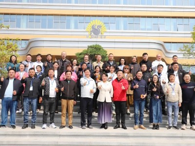 热烈欢迎昆明嵩明县工商联、青年企业家商会莅临花帝公司考察